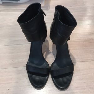 Leather heels with cuffed ankle